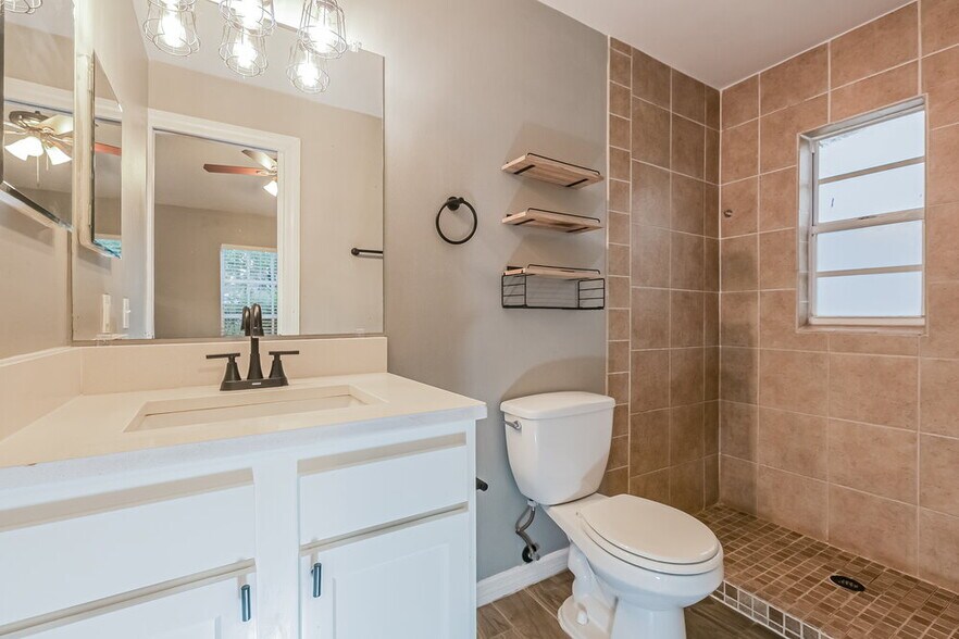 Building Photo - 9715 Little Pond Way