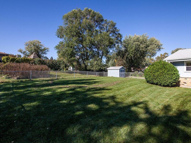 Building Photo - 13300 W Sunny View Dr