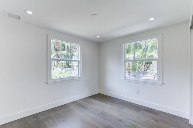 Building Photo - 833 Ardmore Rd