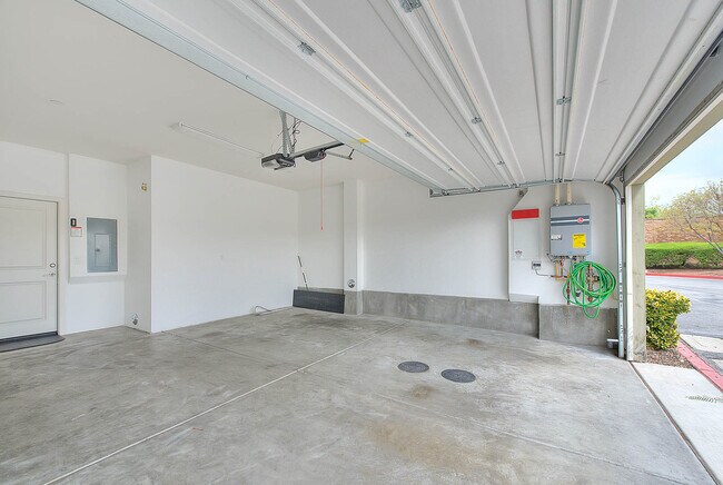 Building Photo - 741 Sawyer Pl