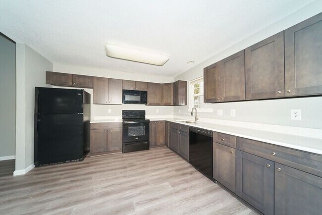Building Photo - Newly Renovated 3 Bedroom Home in Avon Schools!