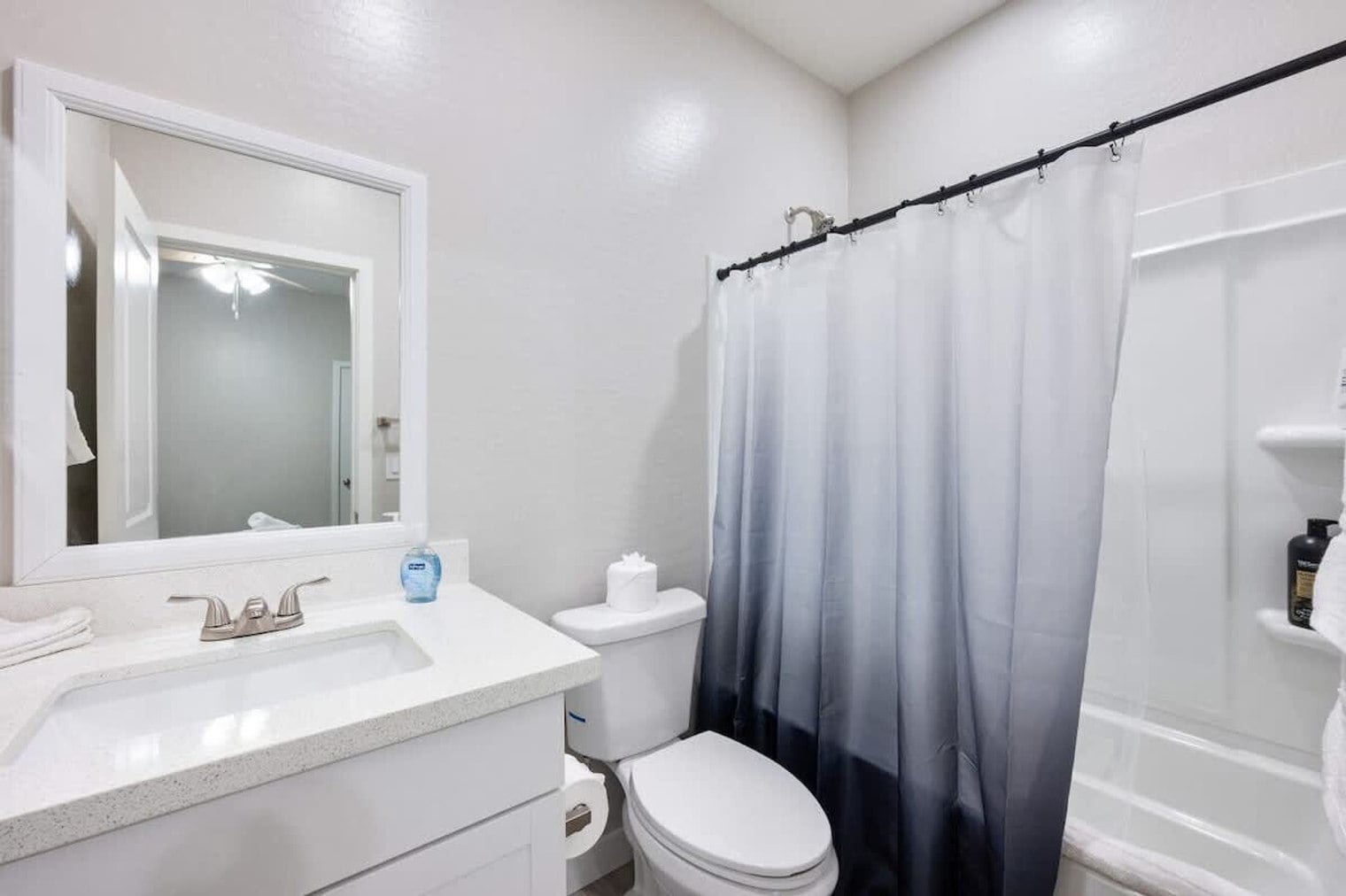 Building Photo - 6606 W Paradise Ln