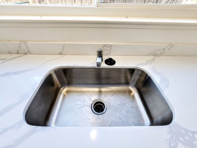 Building Photo - 3 Bedroom Rincon Valley Duplex