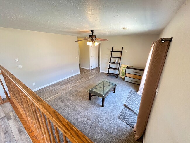 Building Photo - 693 E Castle Stone Dr