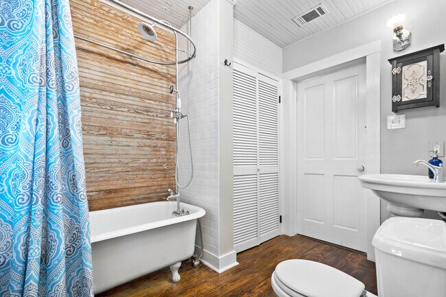 Building Photo - 2013 Decatur St