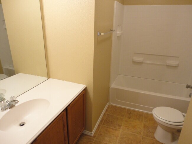 Building Photo - 1505 Shady Shores Dr