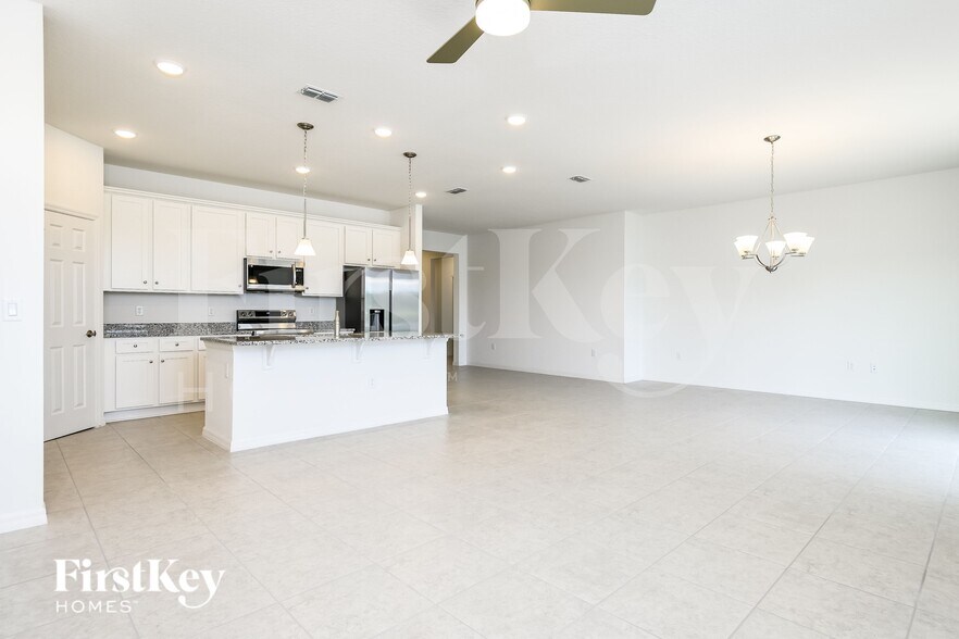 Building Photo - 1622 Isleta Lp