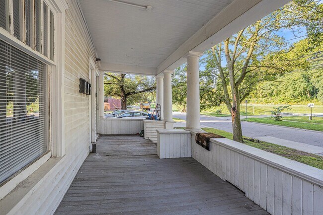 Building Photo - Charming 1-Bed/1-Bath Apartment – Newly Re...