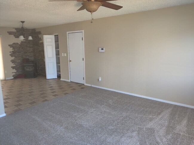 Building Photo - Quaint 3 bedroom Ranch Style Home Available!