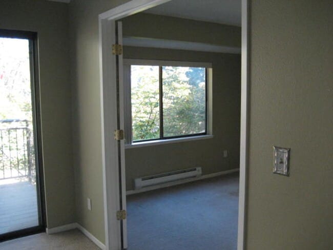 Building Photo - 44 Crestfield Ct
