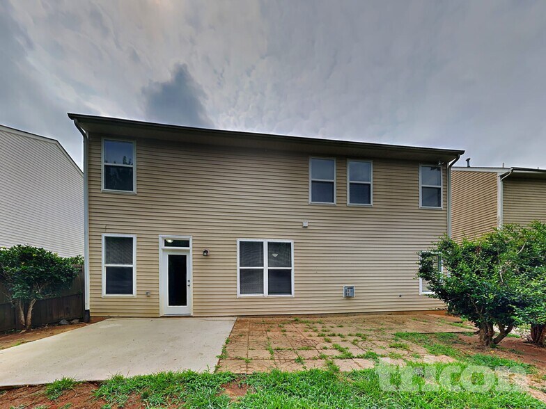 Building Photo - 2721 Forest Grove Ct