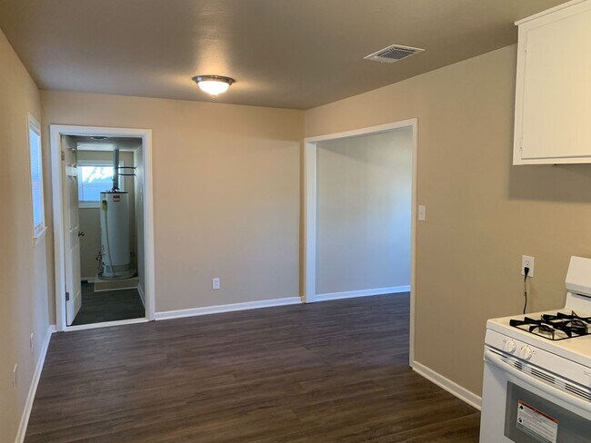 Building Photo - Completely Remodeled 3 bed house!