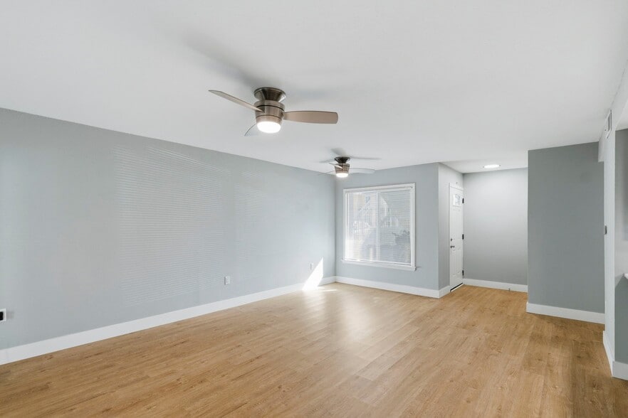 Building Photo - 3595 41st Ln S