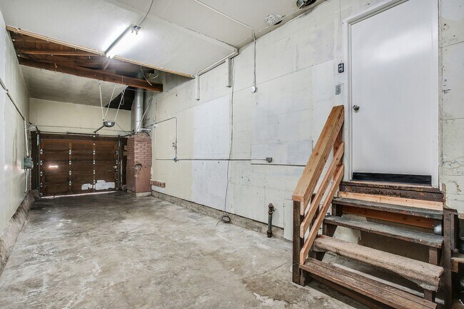 Building Photo - 3/1 Available Now Daly City