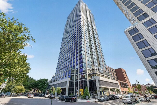 Building Photo - 16 Dupont St