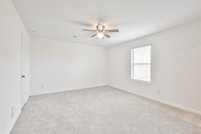 Building Photo - 21043 Longeni Dr