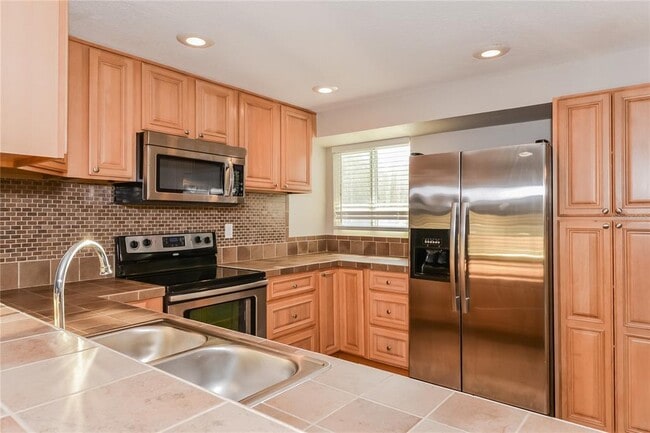 Building Photo - 4600 Sloan Ave