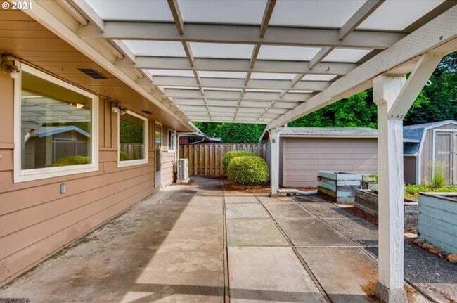 Building Photo - SE 3 Bed | 1 Bath | Expansive Backyard | P...