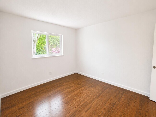 Building Photo - 5728-5728 Blueberry Ct