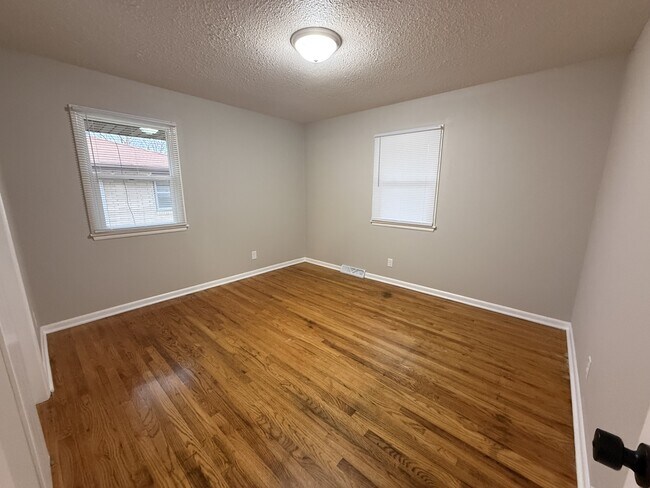 Building Photo - 3421 Fairlane Dr