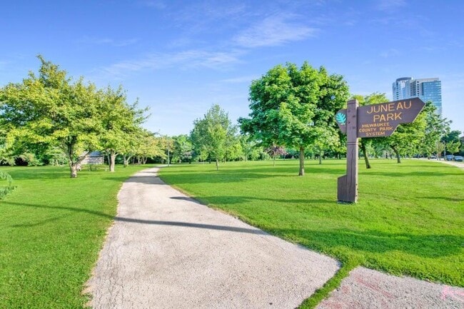 Building Photo - 1028 E Juneau Ave