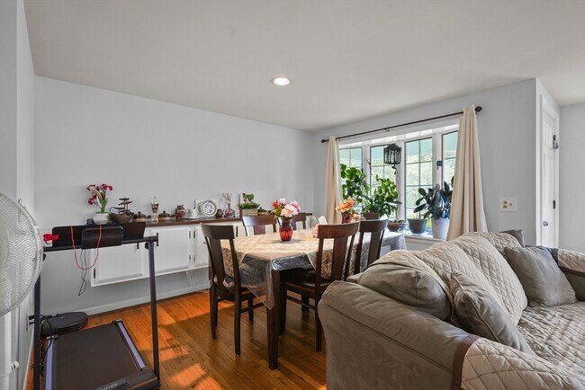 Building Photo - 26 Melanie Cir