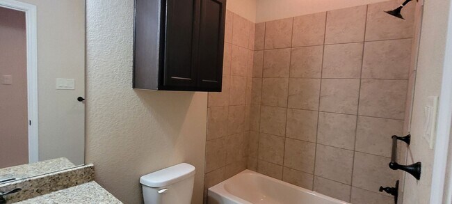 Building Photo - 3 Bed-2 Bath in New Braunfels