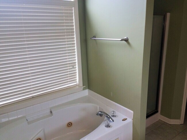 Building Photo - 100 Montauk Ct