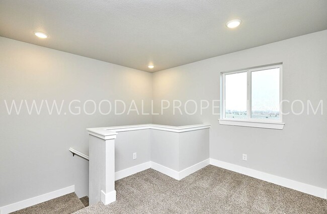 Building Photo - Beautiful 3 bedroom 2.5 bath townhome in W...