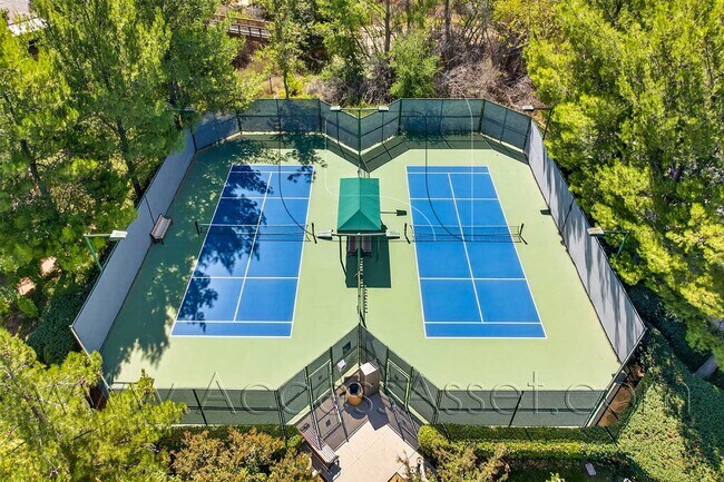 Building Photo - 55+ Age Community – Charming 2 Bed / 2 Bat...