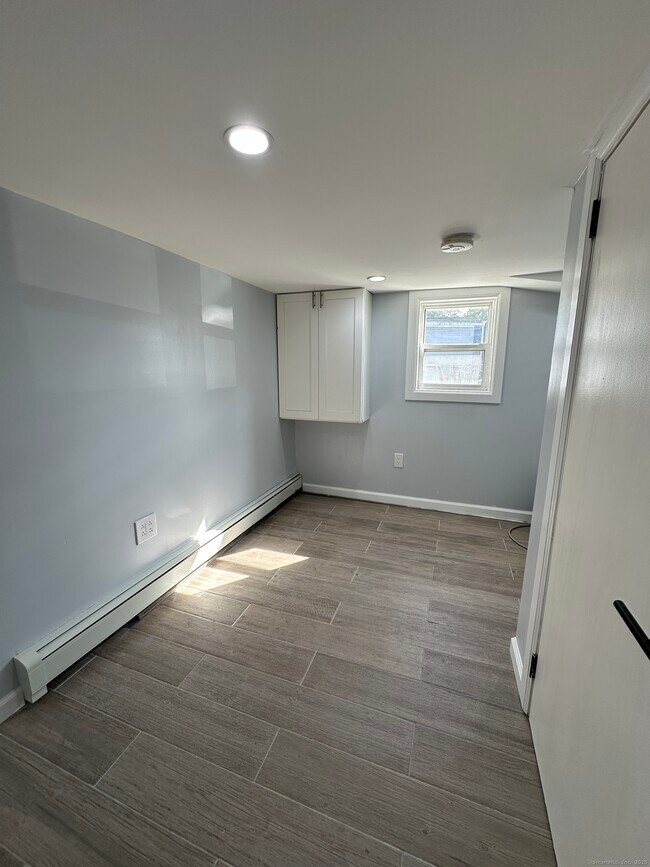 Building Photo - 48 Prest St