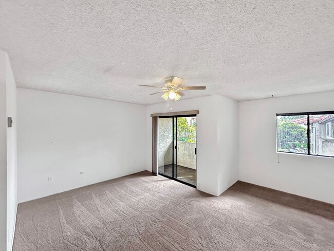 Building Photo - Beautiful 3BD/3BA W/ Attached Garage and In-Unit Laundry in La Jolla!