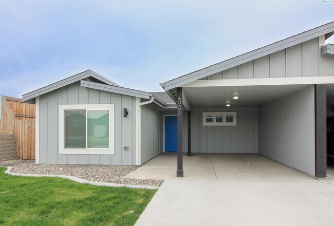 Primary Photo - 3 Bed/2 Bath Duplex in Pasco