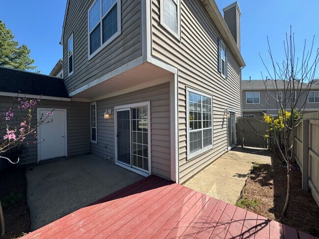 Building Photo - Welcome to this beautifully renovated detached condo!