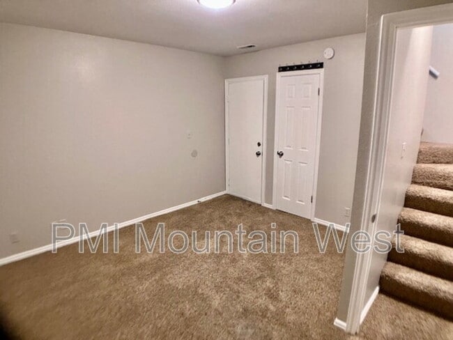 Building Photo - 567 N 200 E