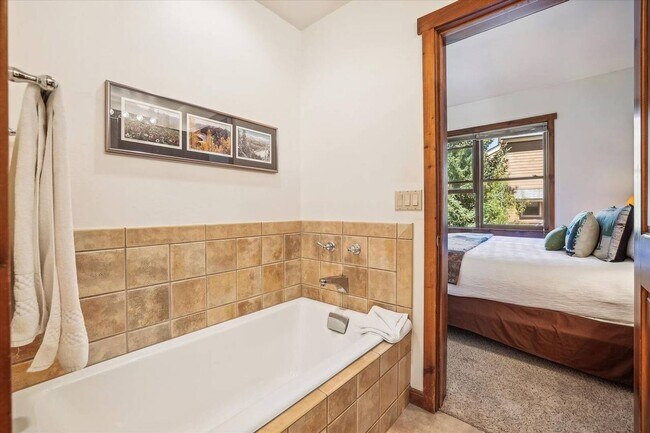 Building Photo - Move in special! Walk to Main Street and the Slopes! Amenities Abound! MOST UTILITIES Included! G...