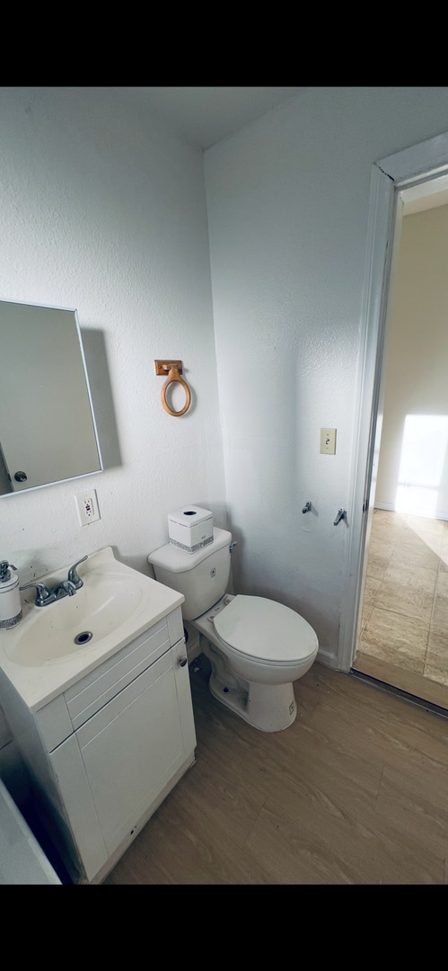 Building Photo - 4456 Lockwood Ave