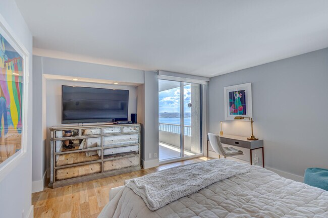 Building Photo - 5510 N Ocean Dr