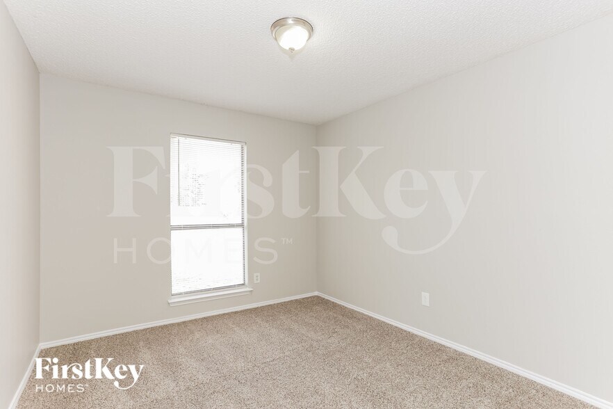 Building Photo - 6505 Pilgrim Ln