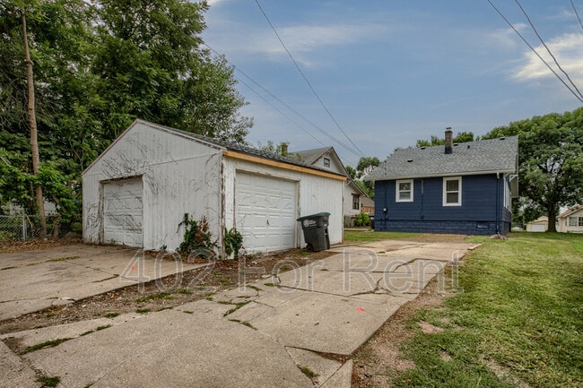Building Photo - 4938 Erskine St