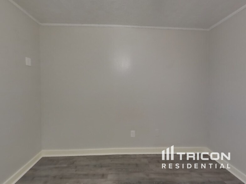 Building Photo - 120 WoodCrest Dr
