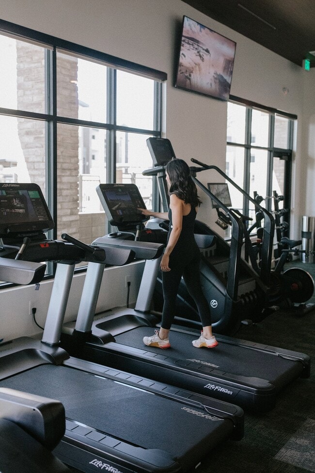 Top of the line Fitness Center with Life Fitness Equipment - Amavida Marana