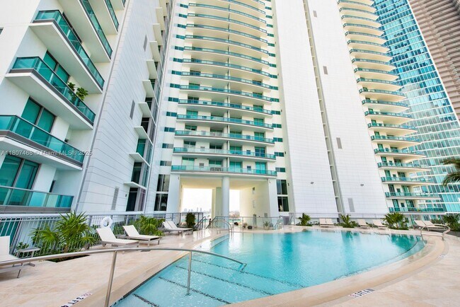 Building Photo - 900 Biscayne Blvd
