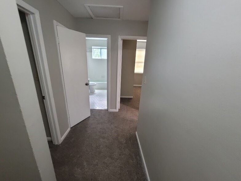 Building Photo - 1710 6th Pl Cir NW