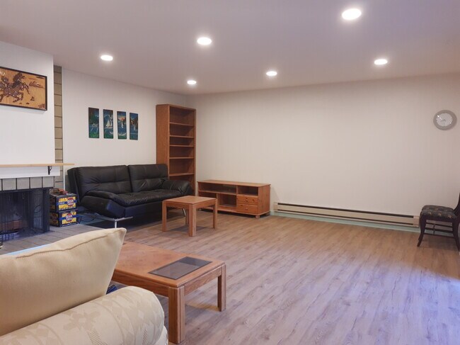 Building Photo - 500 W Middlefield Rd