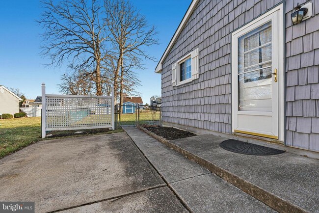 Building Photo - 6219 Groveland Rd