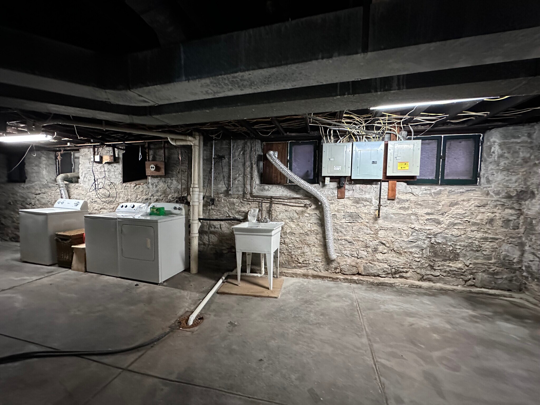 Building Photo - 3704 Fairview Ave