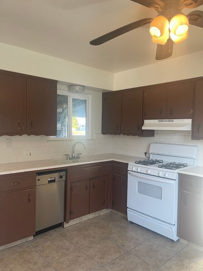 Building Photo - 3-Bedroom, 2-Bathroom Home for Rent –Coming Soon!