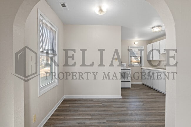 Building Photo - 224 Grover Ave