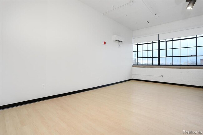 Building Photo - 411 Piquette Ave